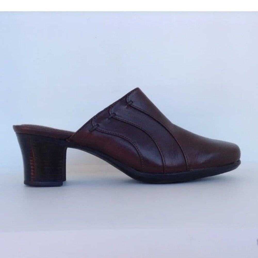 NWOB Clark’s Brown Leather Mules Clogs Comfort Shoes Women’s US 10M